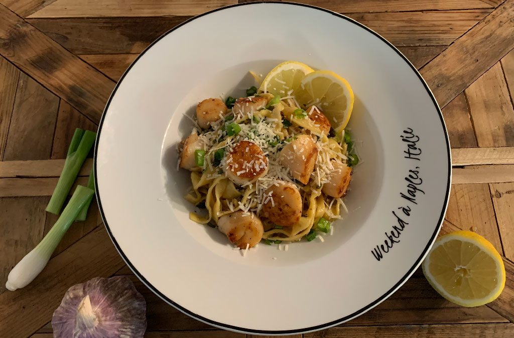 Sea Scallop pasta with garlic and white wine Grill Hunters
