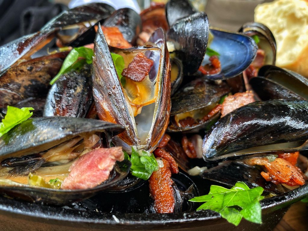 Bacon & DIPA beer mussels cooked in a wood fired oven Grill Hunters